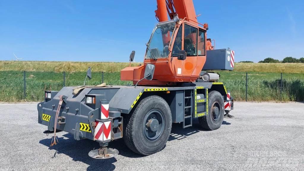 Terex RC30 Rough terrain cranes