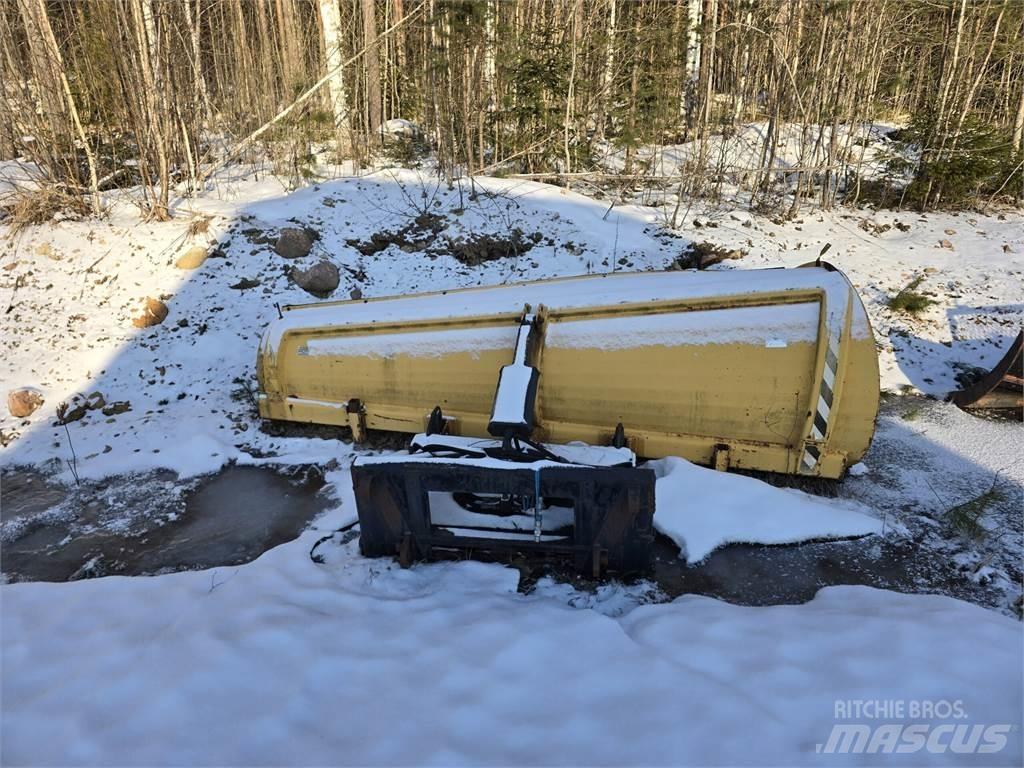 Rote 320 alueaura Snow blades and plows
