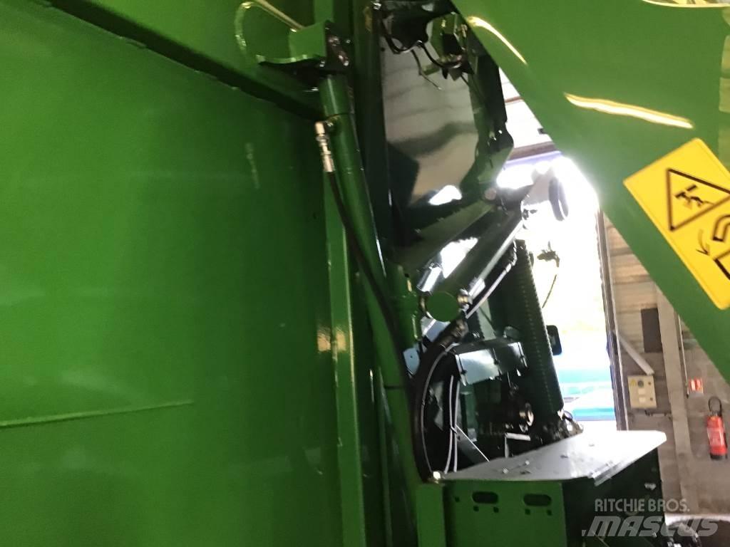 John Deere V461M Round balers
