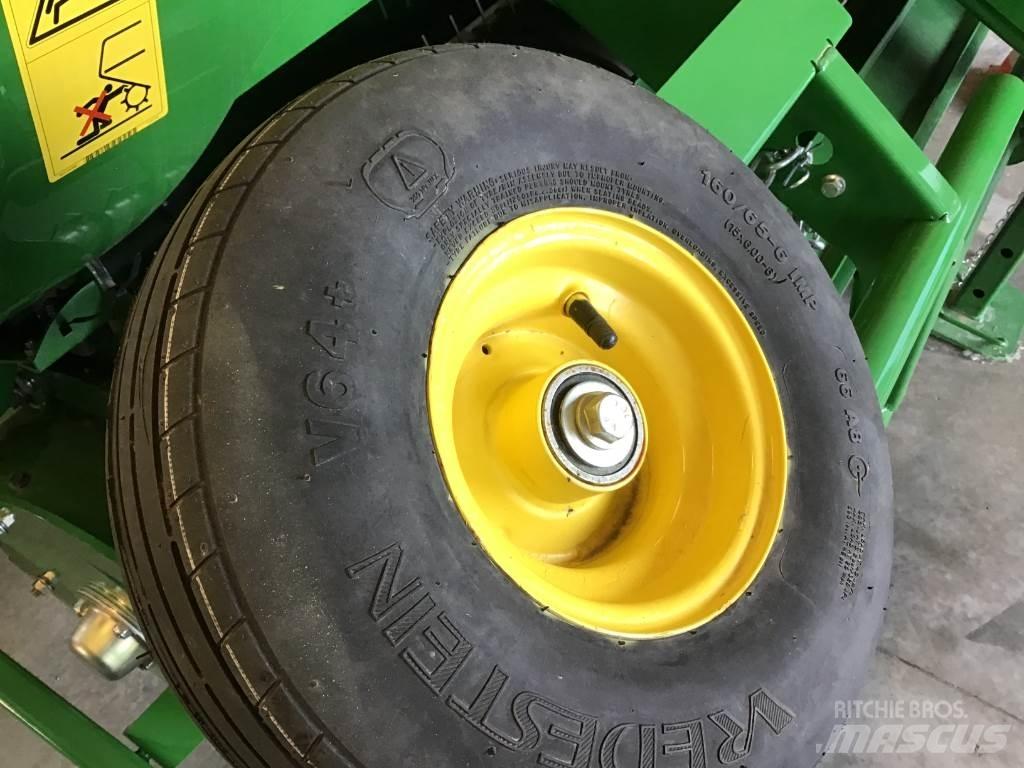 John Deere V461M Round balers