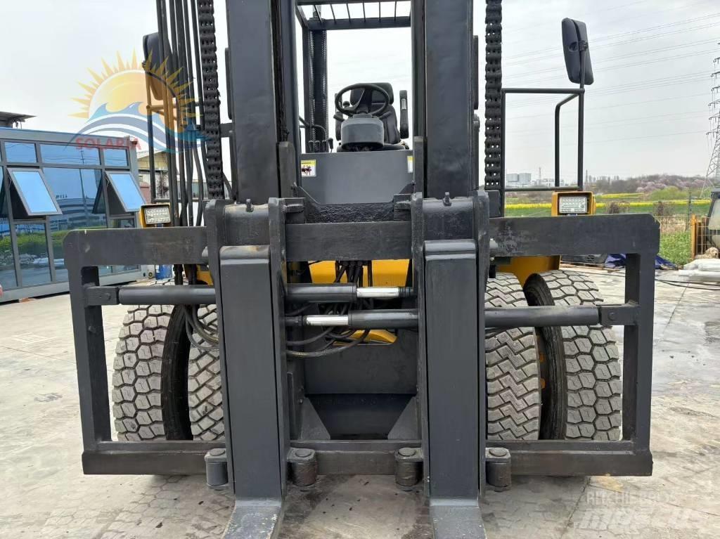 Komatsu FD 200 Diesel trucks