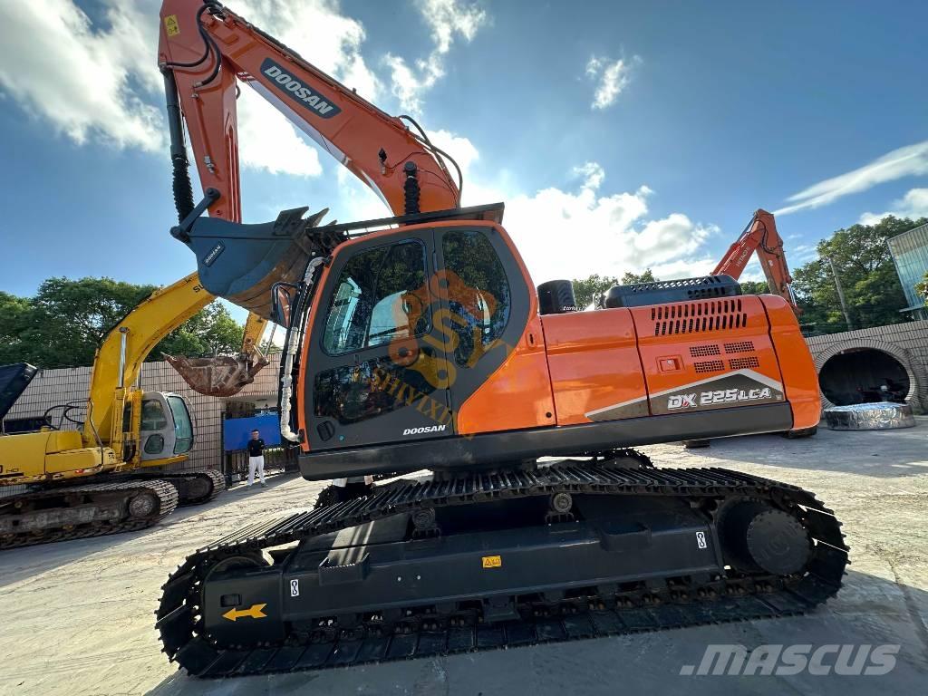 Doosan DX 225 LCA Crawler excavators
