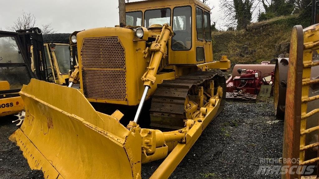 CAT D7 with ripper Crawler dozers