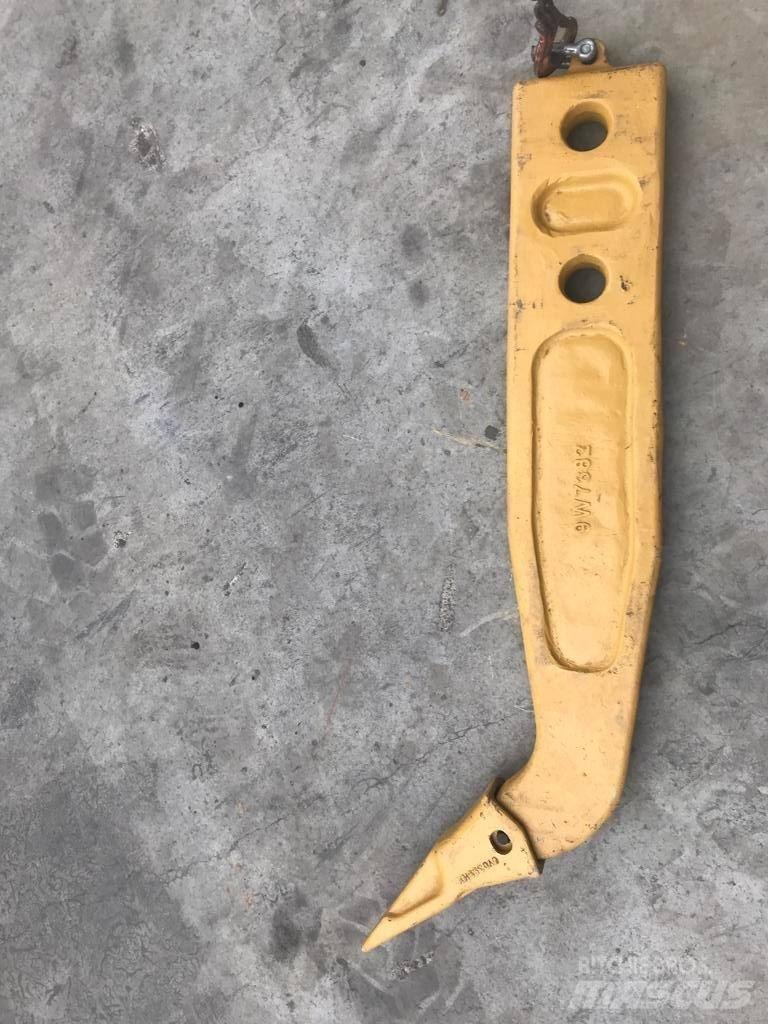 Komatsu D65 Shank Scarifiers