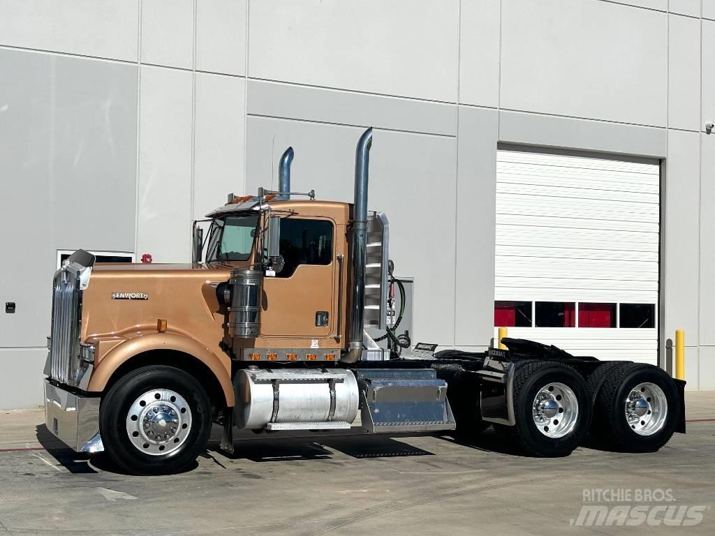 Kenworth W 900 Prime Movers