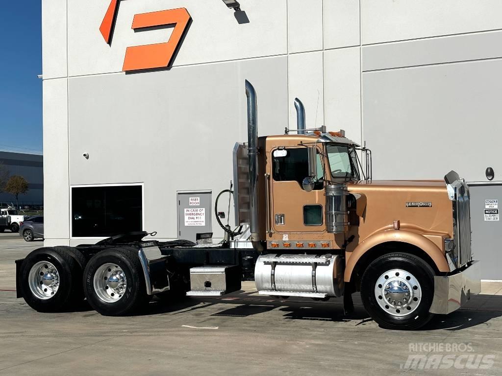 Kenworth W 900 Prime Movers