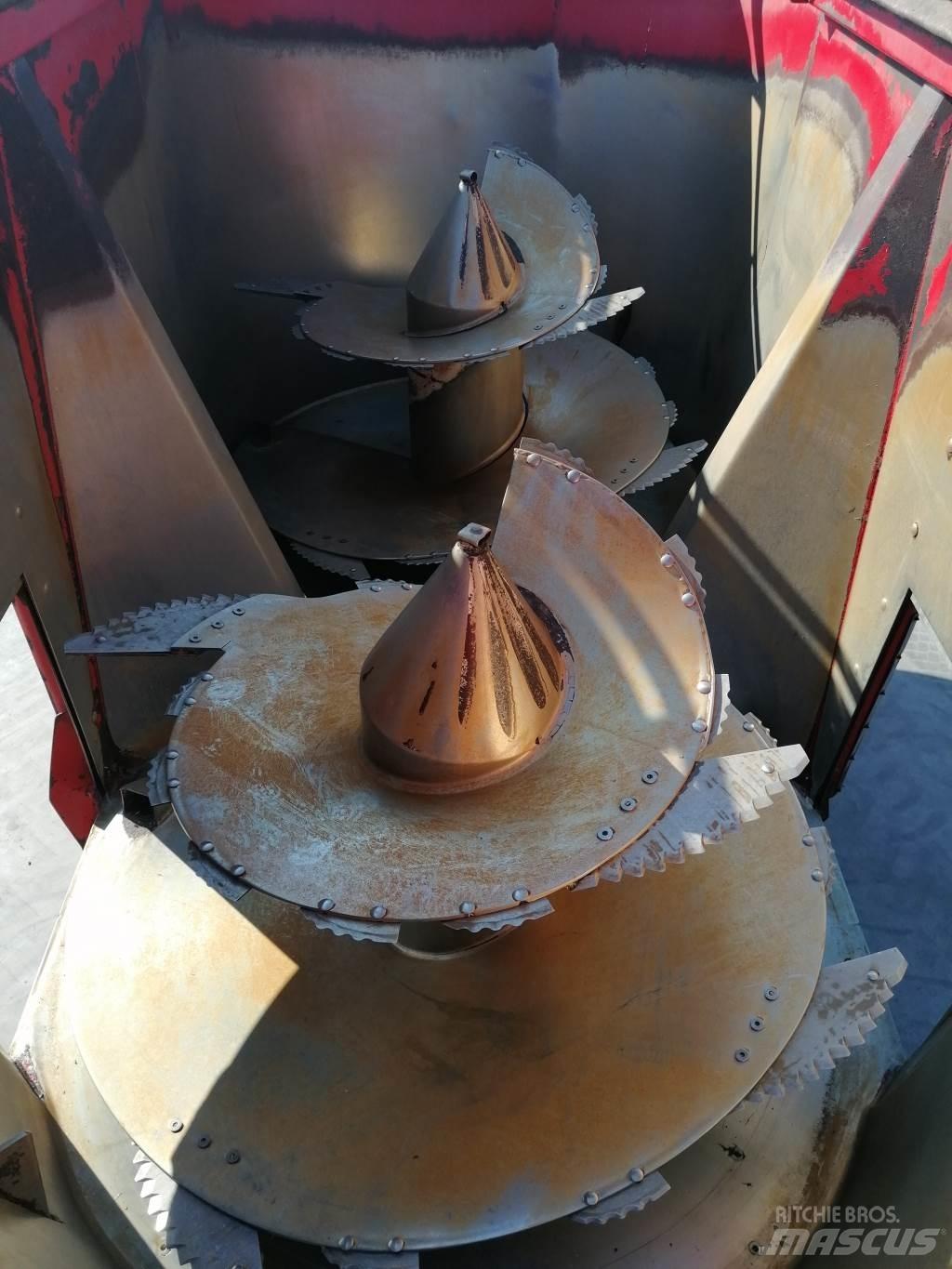 Peecon 24 kuub Feed mixer