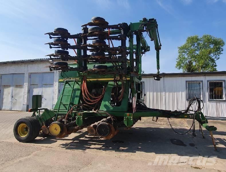 John Deere 750 A Farm machinery