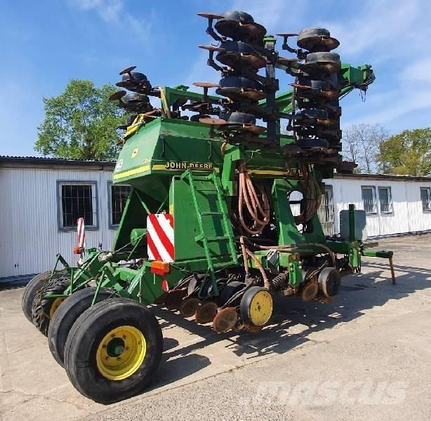 John Deere 750 A Farm machinery
