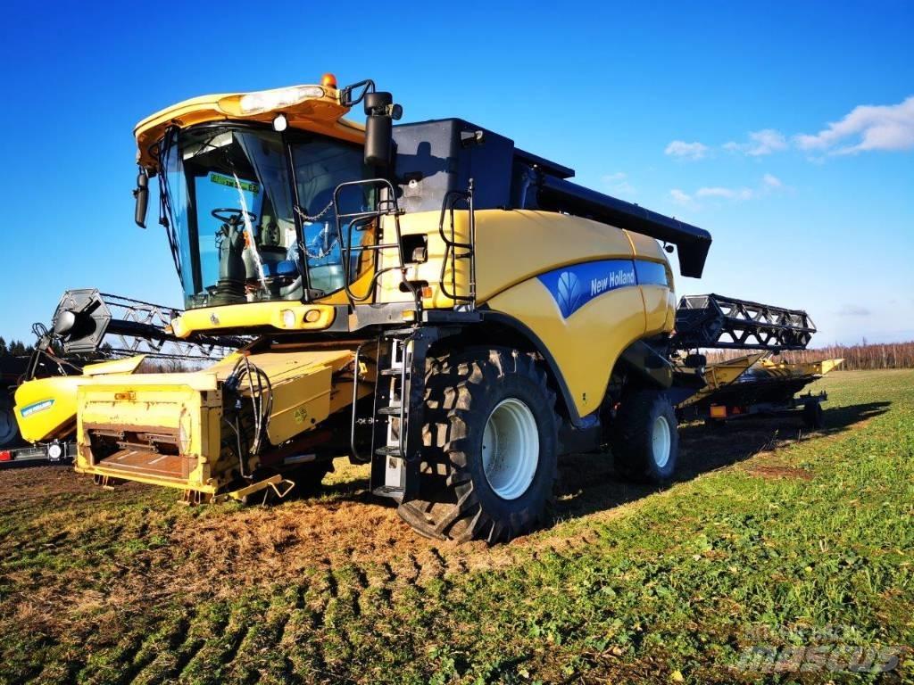New Holland CX 8080 Combine harvesters