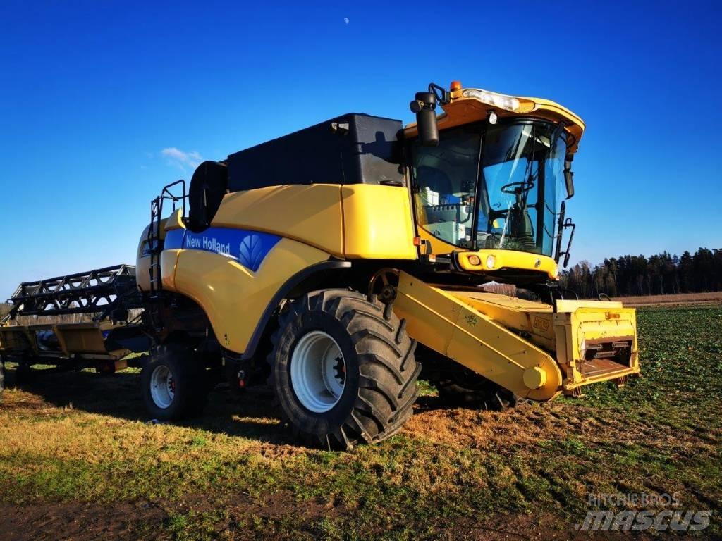 New Holland CX 8080 Combine harvesters
