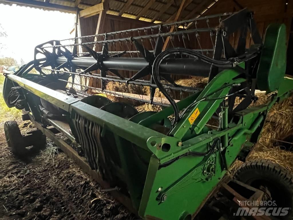 John Deere 1470 Combine harvesters