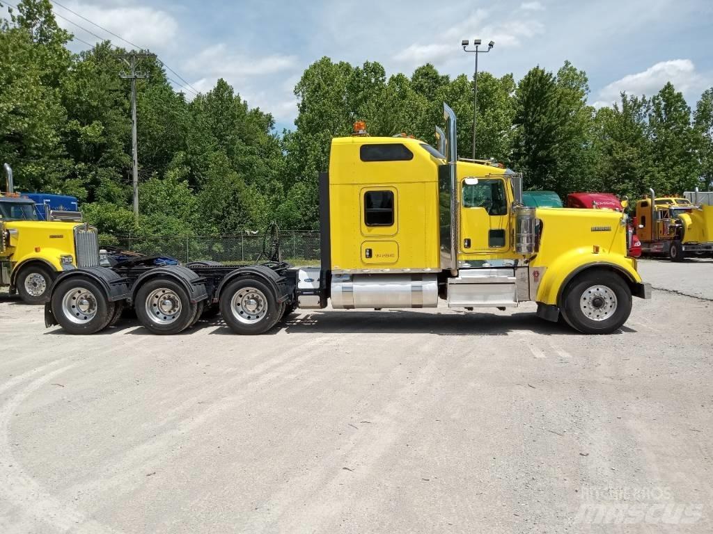 Kenworth W 900 Prime Movers