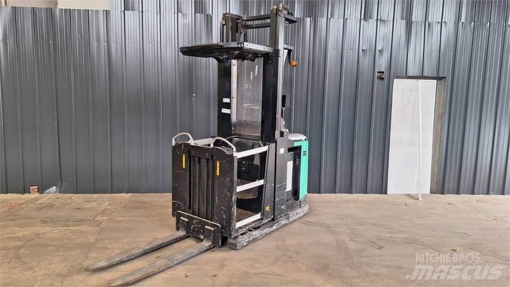CAT NOH10N Medium lift order picker