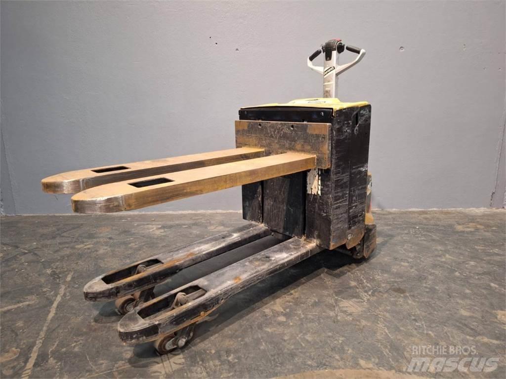 CAT NPP20N2E Pedestrian stacker