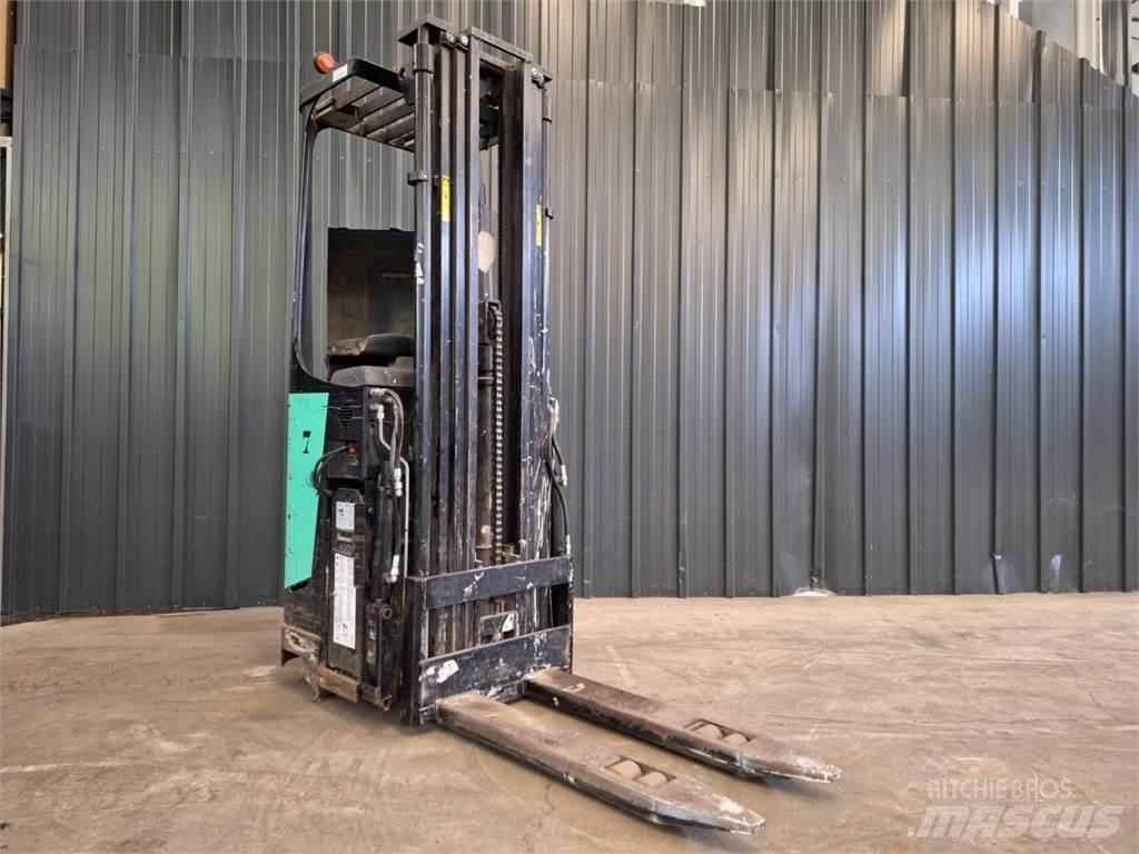 CAT NSR16N Self propelled stackers