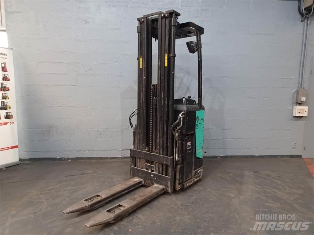 CAT NSR16N Self propelled stackers