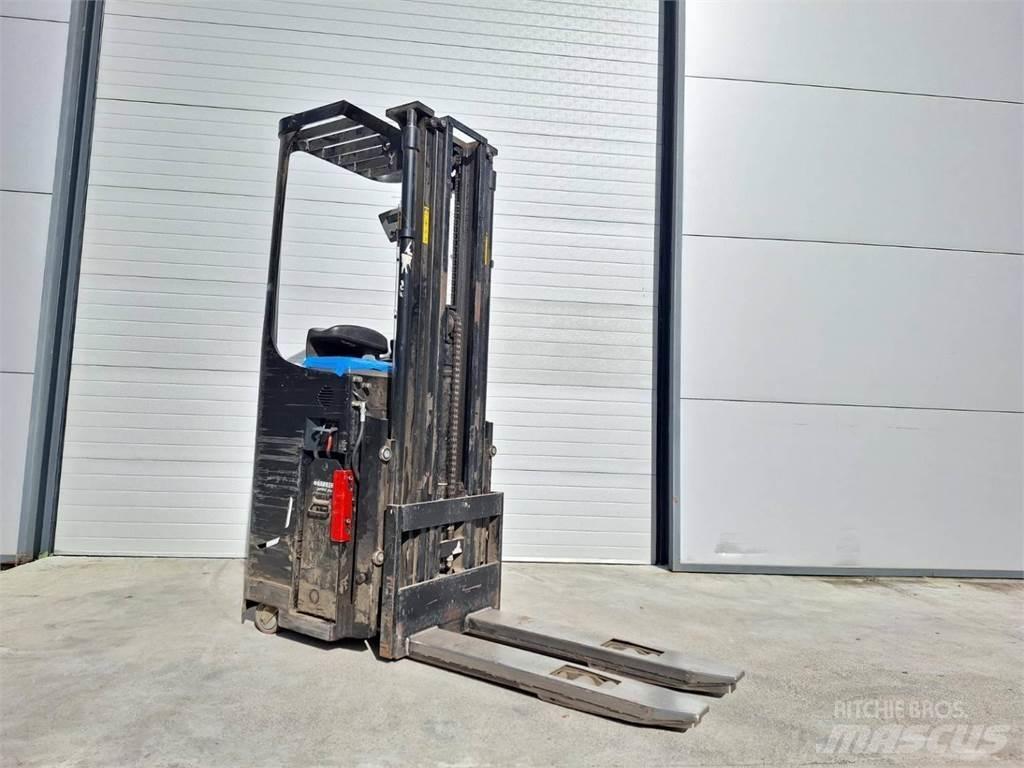 CAT NSR16NI Self propelled stackers