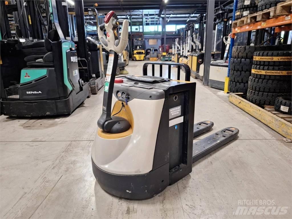 Crown WP3080 Pedestrian stacker