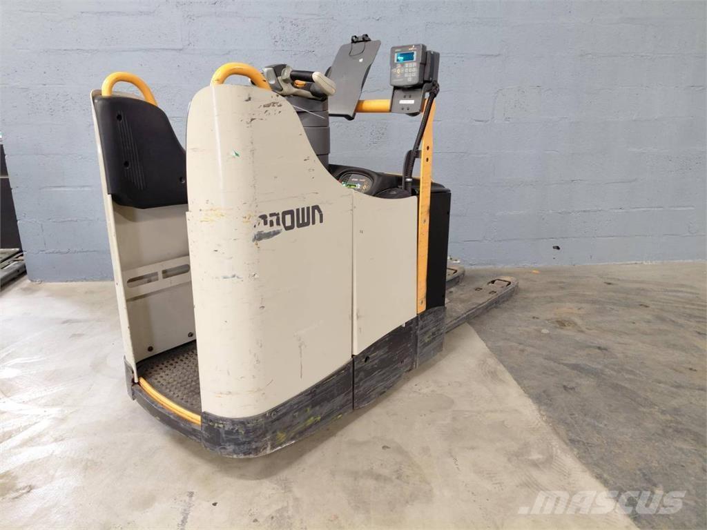 Crown WT3040 Self propelled stackers