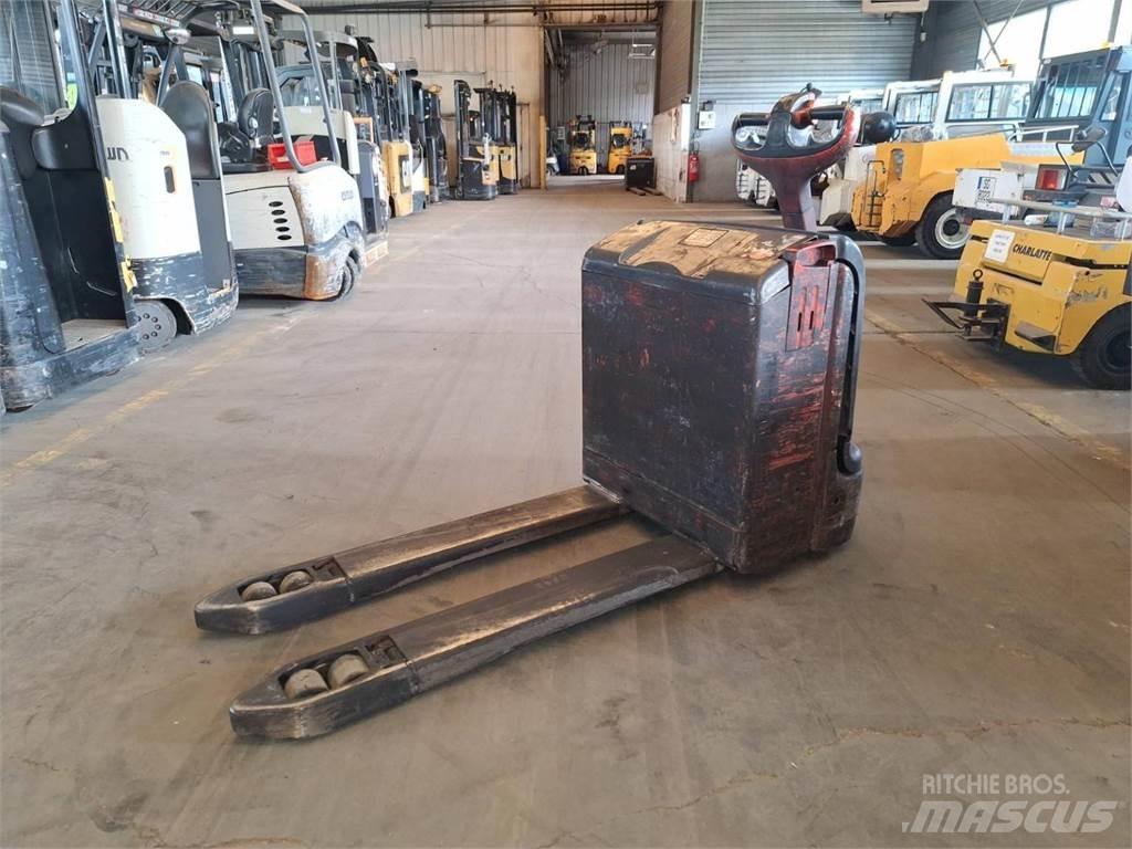 Fenwick T18 Pedestrian stacker
