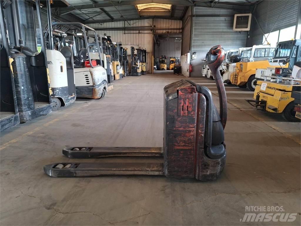 Fenwick T18 Pedestrian stacker