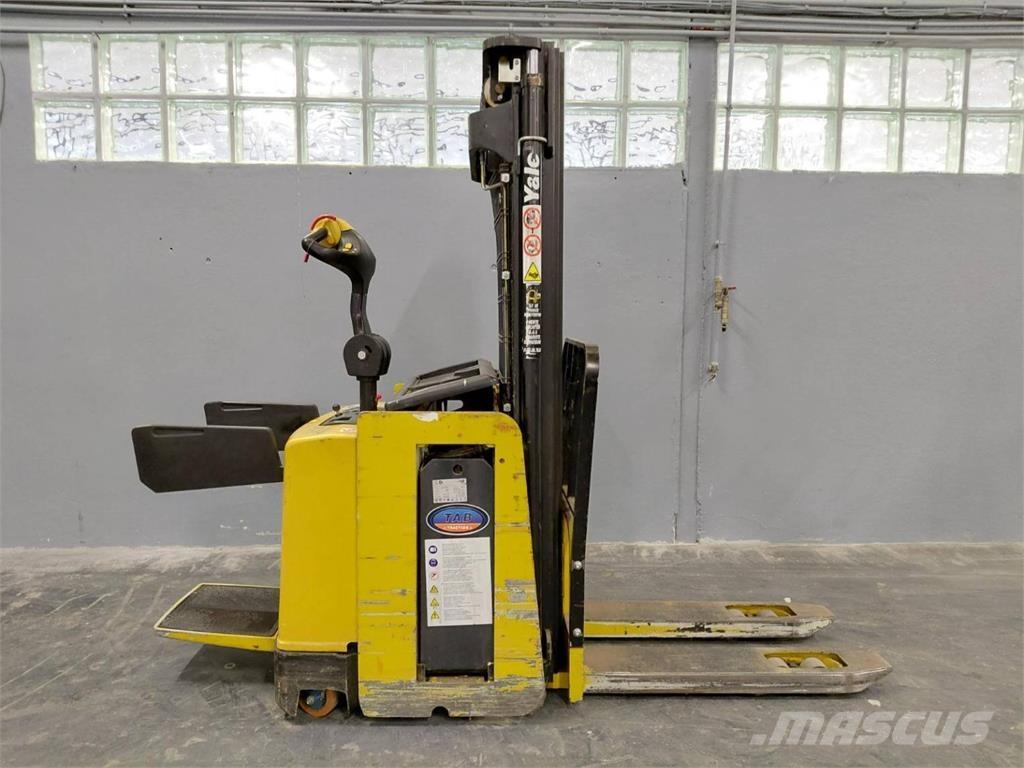 Yale MS12X Pedestrian stacker