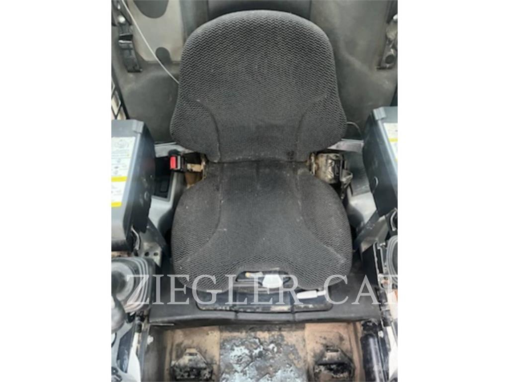 Bobcat T770 Crawler loaders