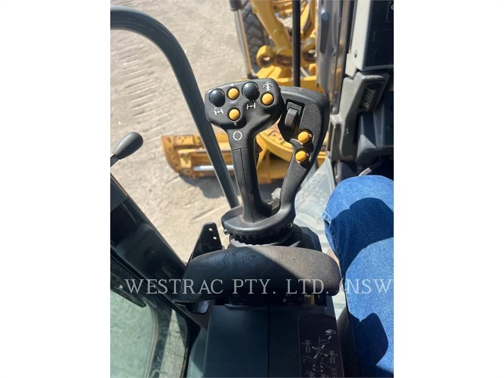 CAT 12M Graders