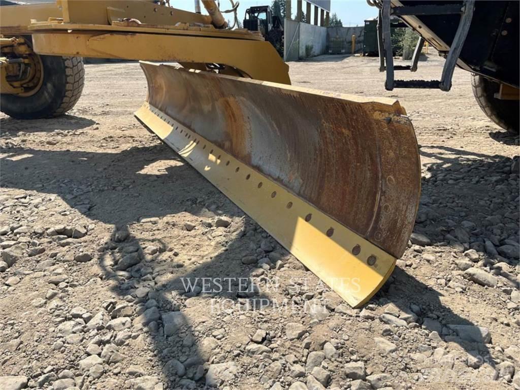 CAT 140 AWD Graders