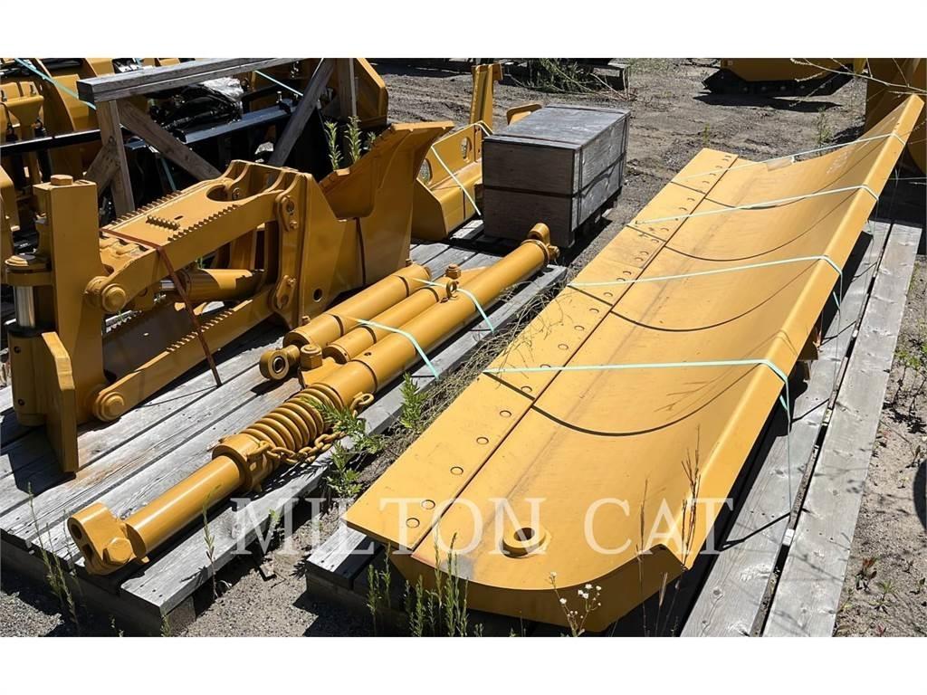 CAT 140 MASTLESS WING Snow throwers