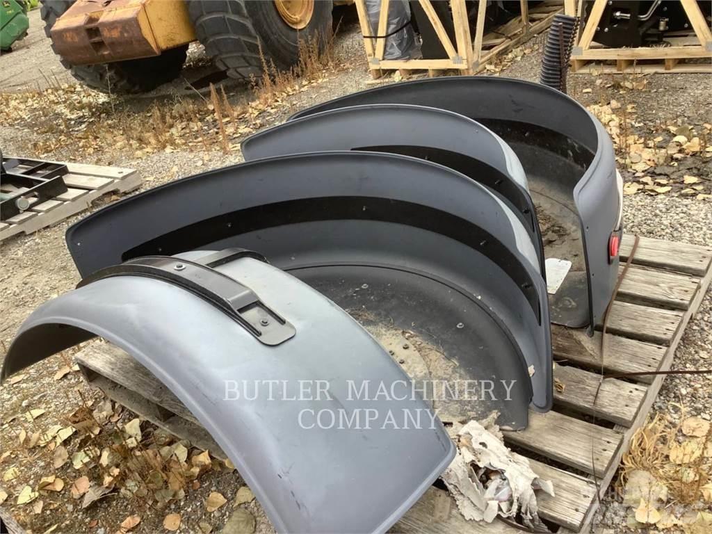CAT 140M3REARFENDER Other