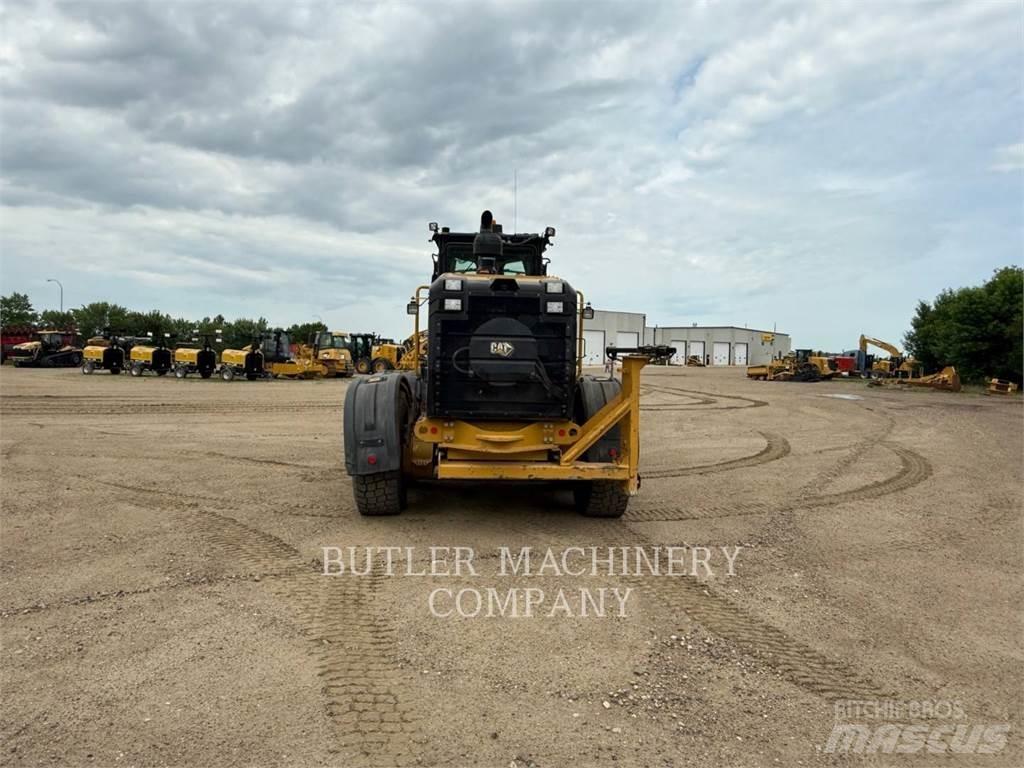 CAT 150 AWD Graders