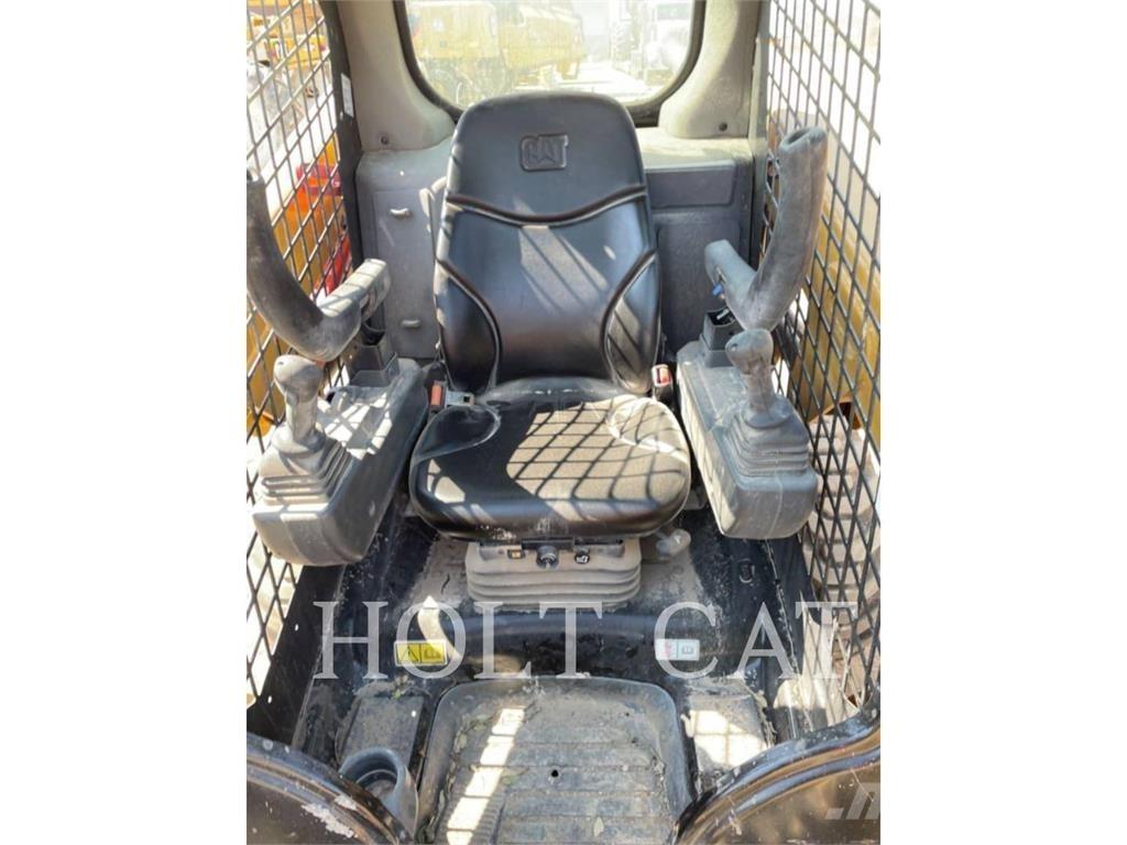 CAT 226D Skid steer loaders