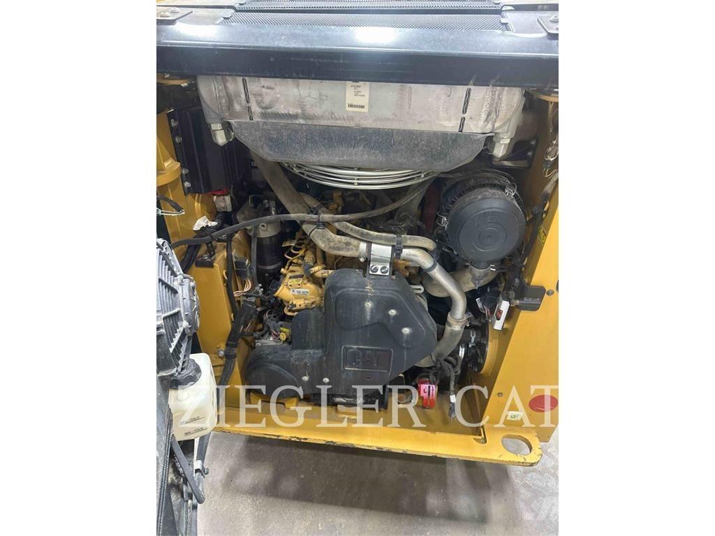 CAT 232D Skid steer loaders