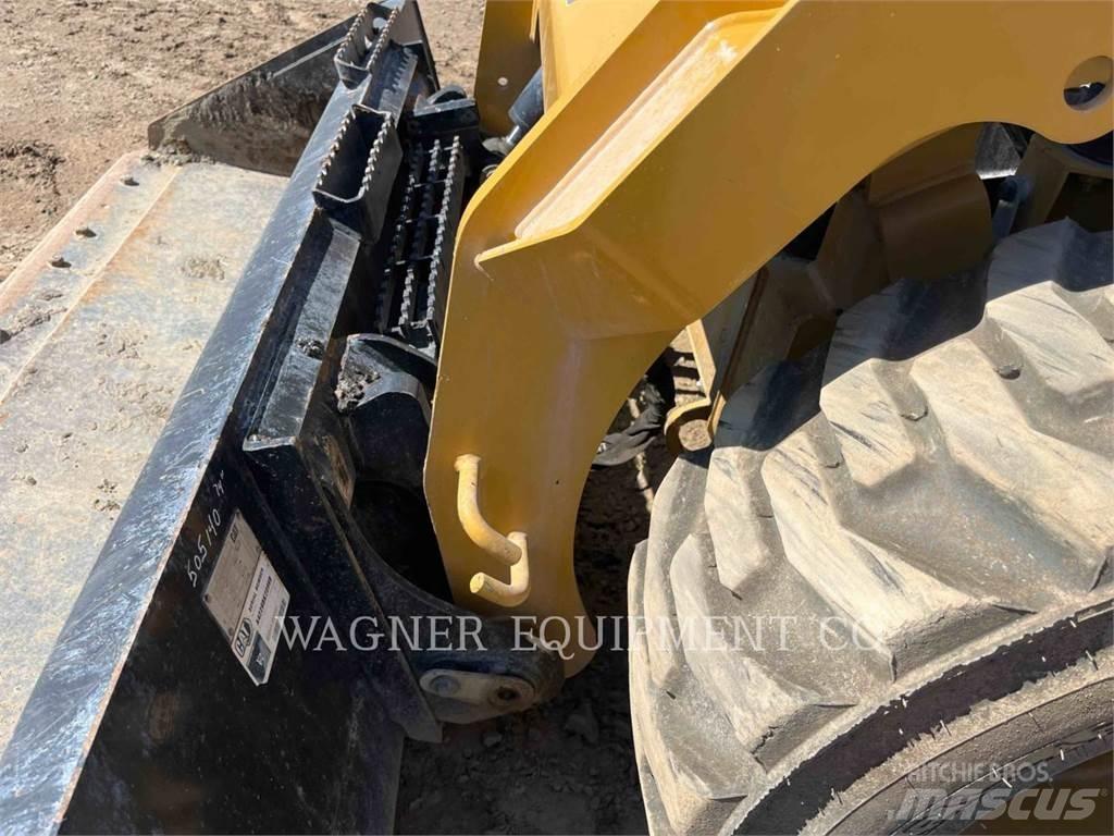 CAT 236D3 Skid steer loaders