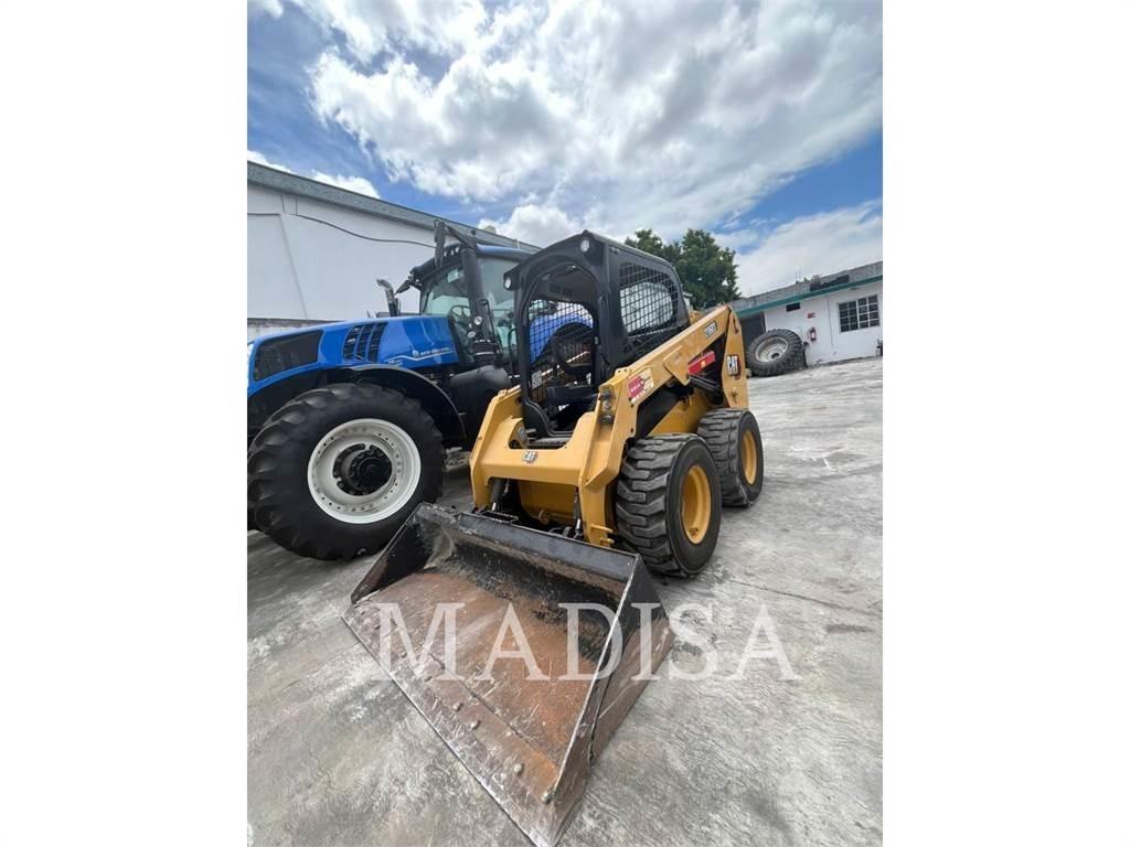 CAT 236D3LRC Skid steer loaders