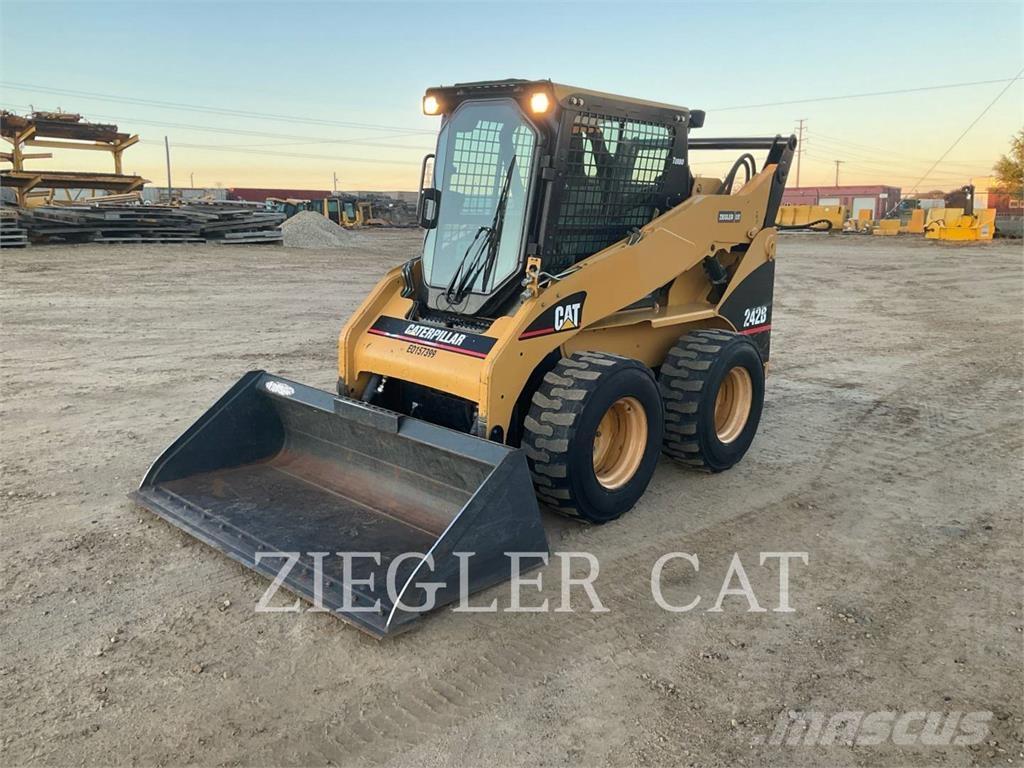 CAT 242B Skid steer loaders