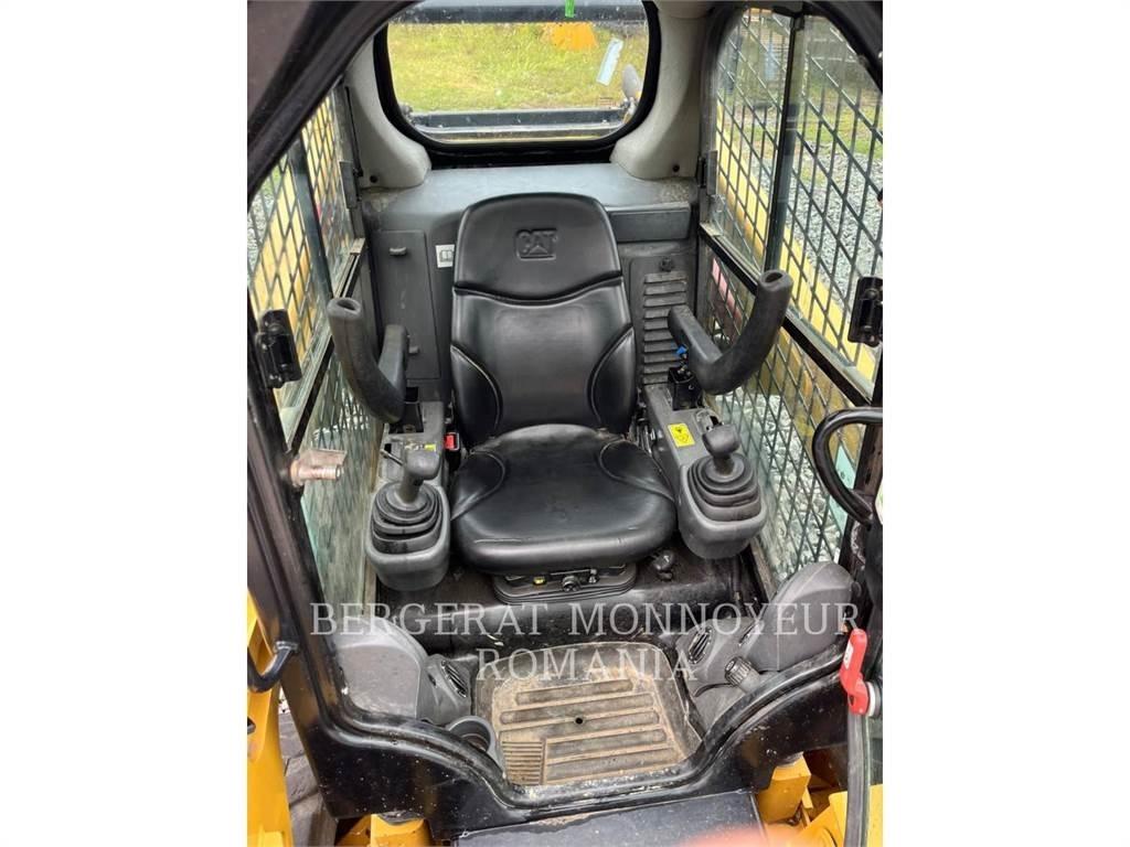 CAT 242D Skid steer loaders