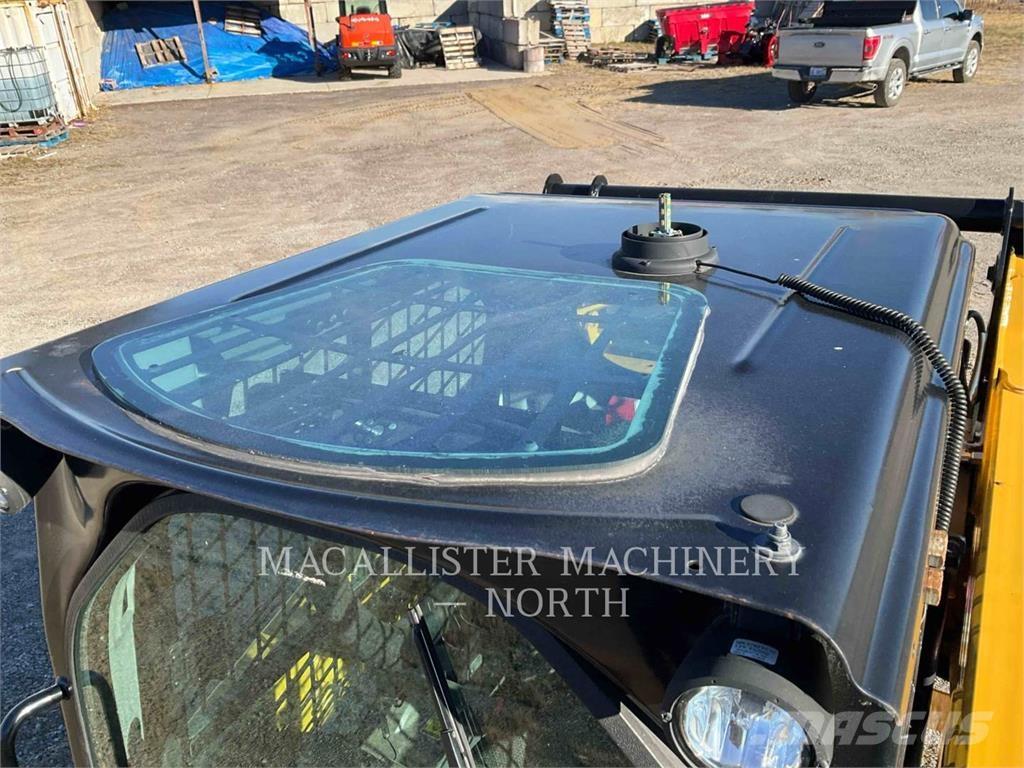 CAT 242D A2Q Skid steer loaders