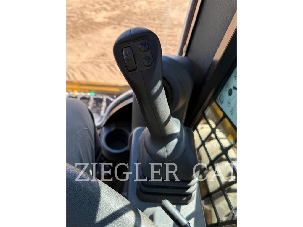 CAT 242D3 Skid steer loaders