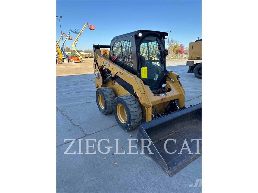 CAT 242D3 Skid steer loaders