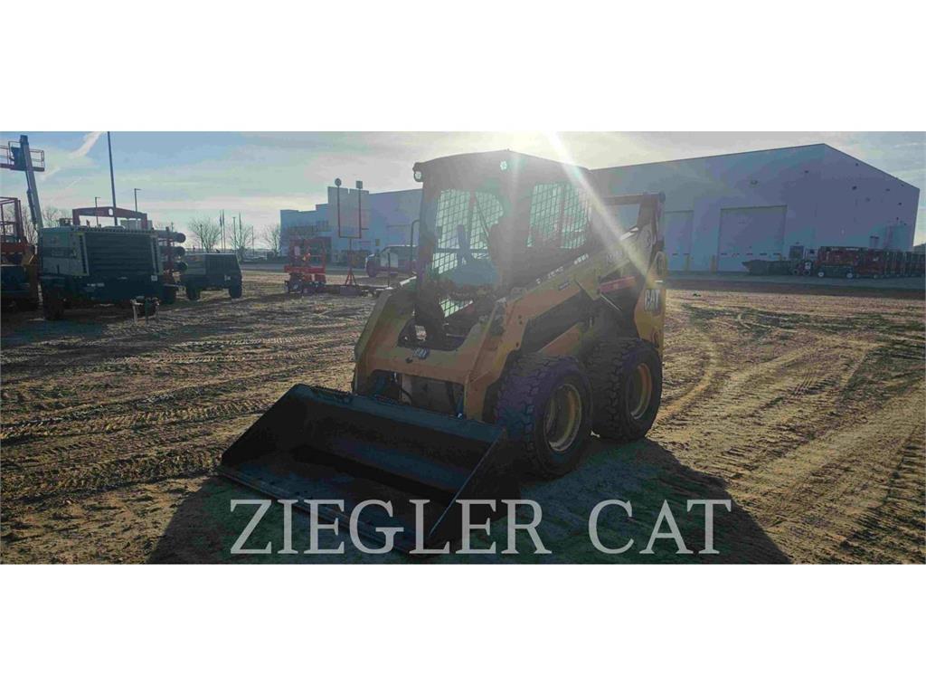 CAT 242D3 Skid steer loaders