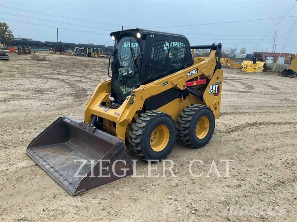 CAT 242D3 Skid steer loaders