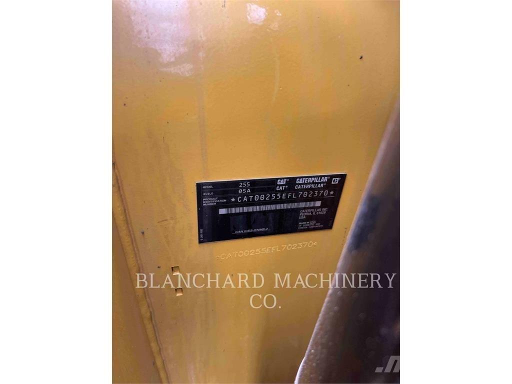 CAT 255 Crawler loaders