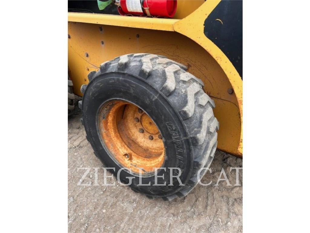 CAT 262 Skid steer loaders