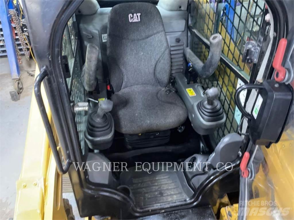 CAT 262D Skid steer loaders