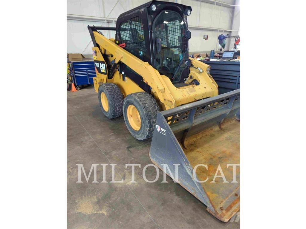 CAT 262D Skid steer loaders