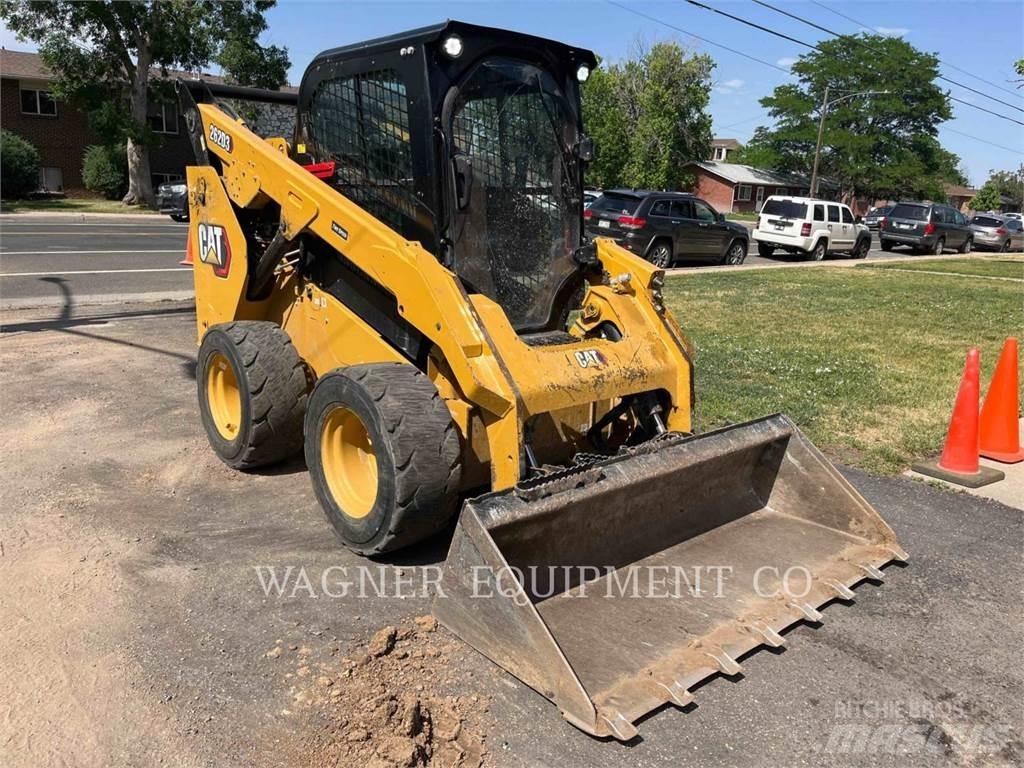 CAT 262D3 Skid steer loaders
