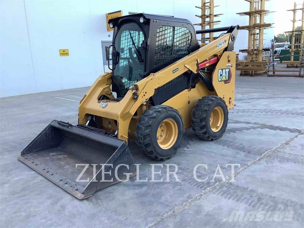 CAT 262D3 Skid steer loaders